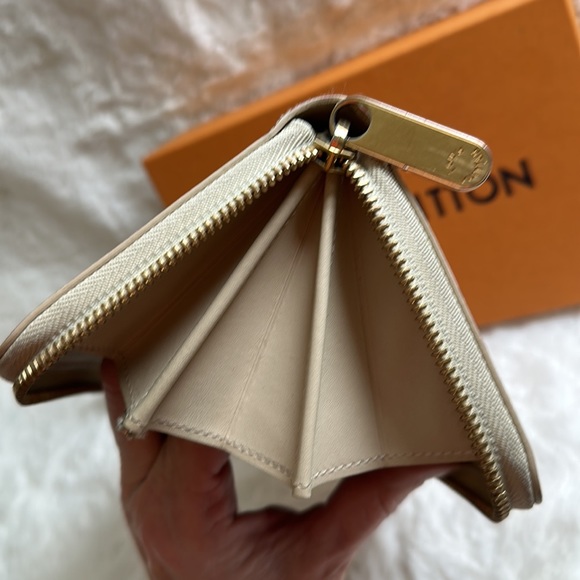 LOUIS VUITTON Ltd Ed patent leather pink/cream LEOPARD zippy wallet Authentic - Picture 5 of 11